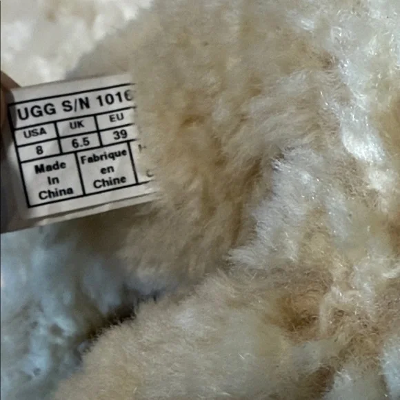 UGG CLASSIC SHORT BOOTS - Picture 11 of 11